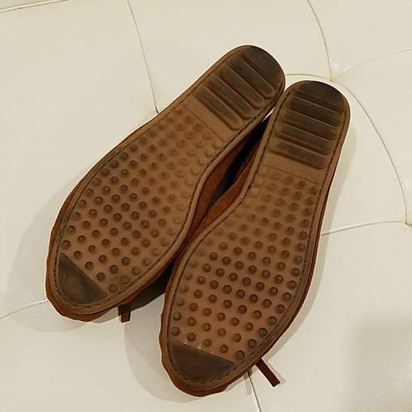 Minnetonka Moccasins slippers Brown w/Silver Embellishments - Picture 6 of 8